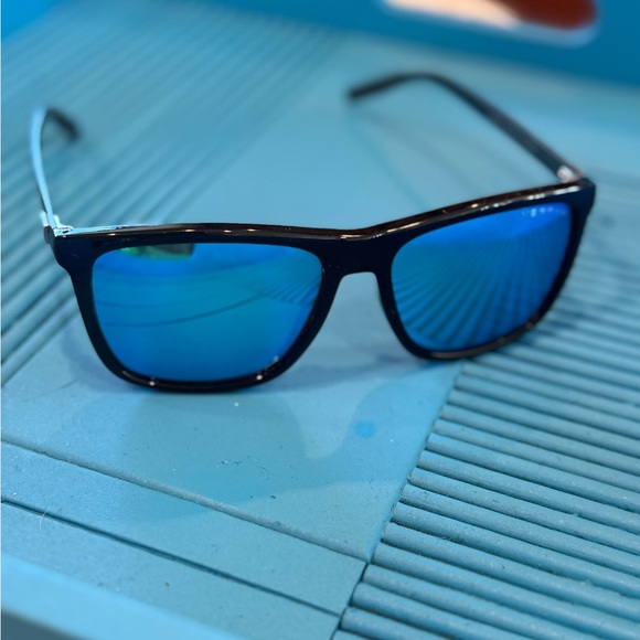 Merry”s Black Sunglasses with mirrored Lenses - Picture 1 of 6